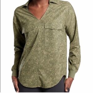 Athleta Green Zuma Snakeskin Long Sleeve Top Blouse